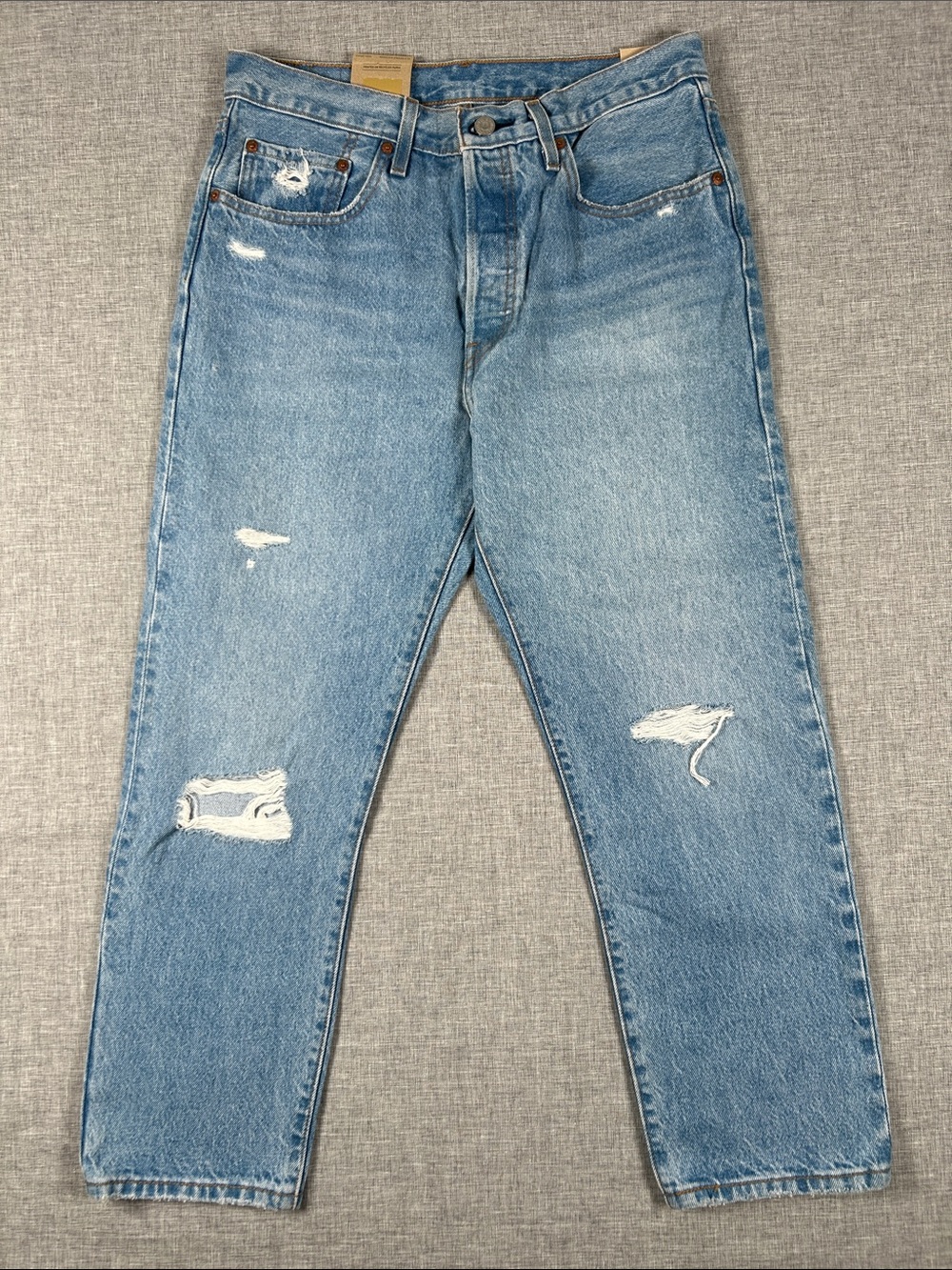 NWT Levi’s 501 Original Cropped Jeans Distressed Light Wash 30x26 - Picture 3 of 11
